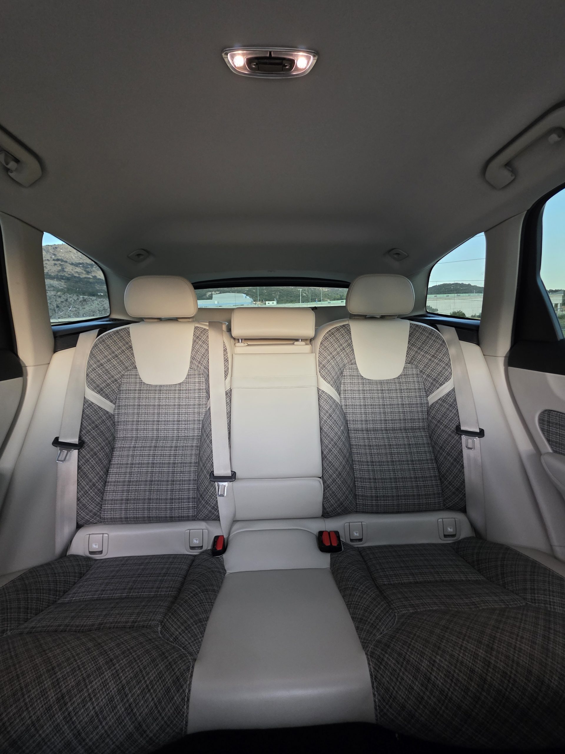 VOLVO XC60 D4 - Image 10