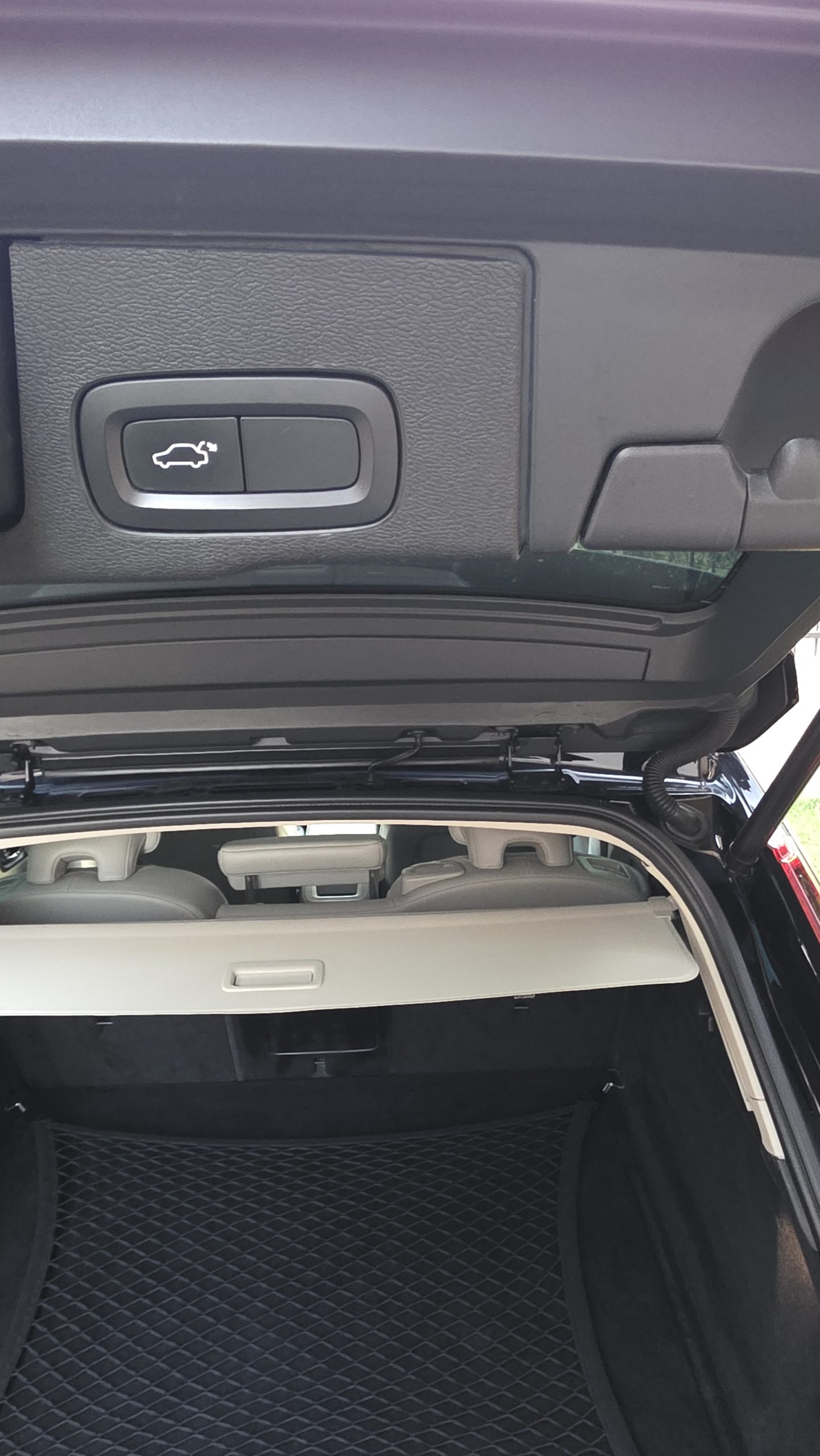 VOLVO XC60 D4 - Image 13