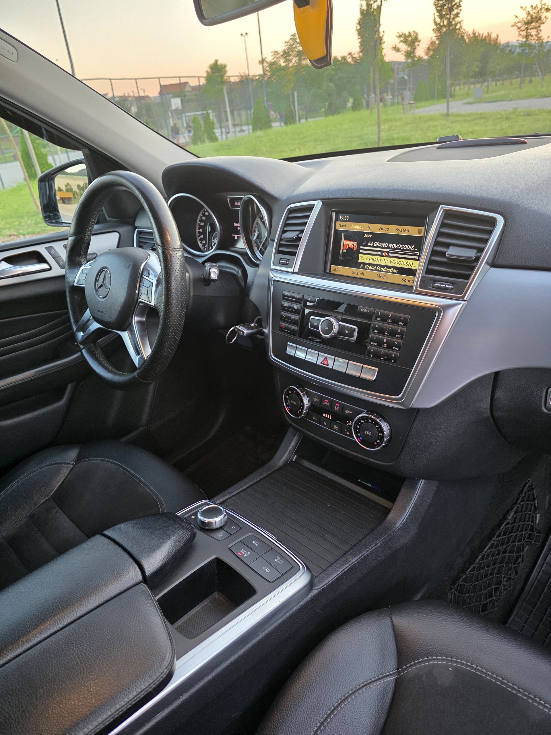 MERCEDES-BENZ ML 350 BlueTEC | 2011. godište - Image 7